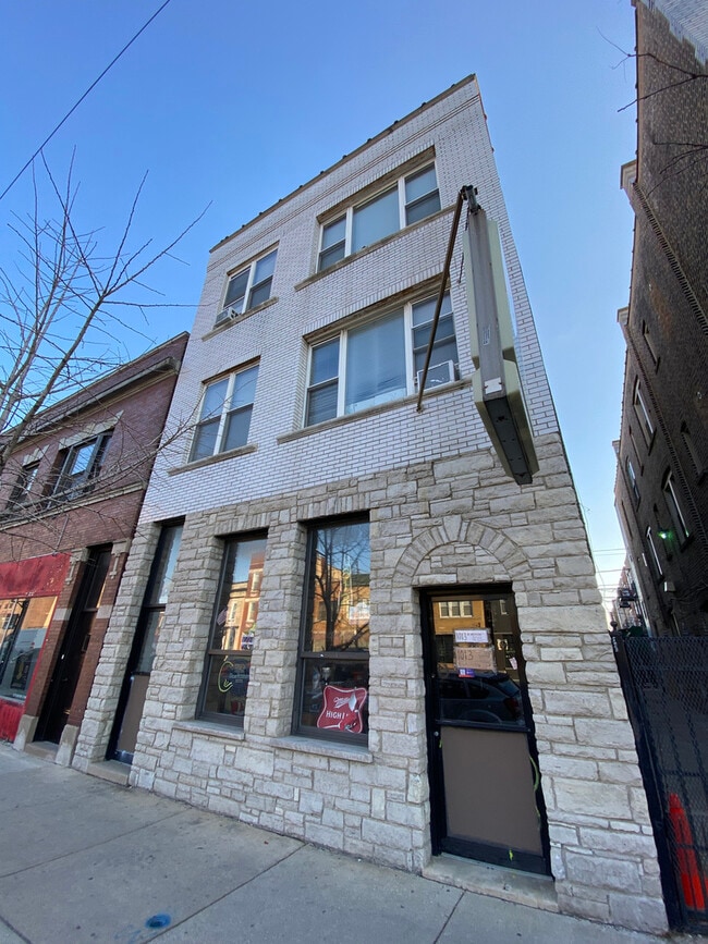 Building Photo - 1013 N Western Ave Unit 2F