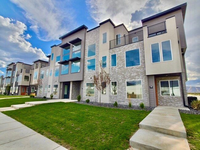 Photo - 1866 N 460 W
