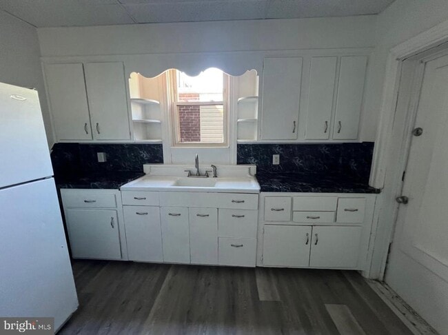 Photo - 281 W Cottage Pl