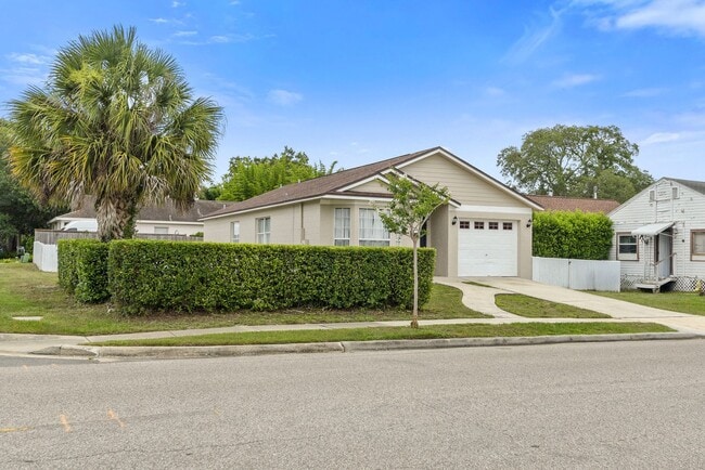 301 S Capen Ave