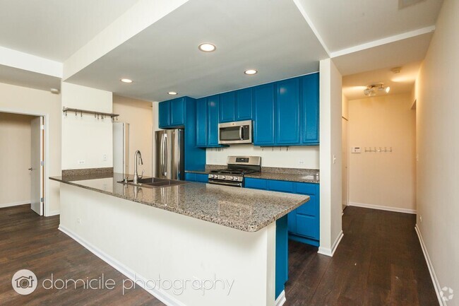 Building Photo - 2 bedroom in Chicago IL 60618 Unit 214 Rental