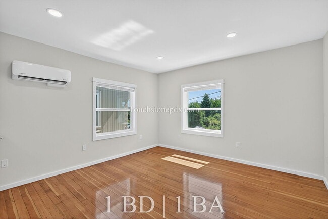 Building Photo - 4938 SE Foster Rd Unit 203