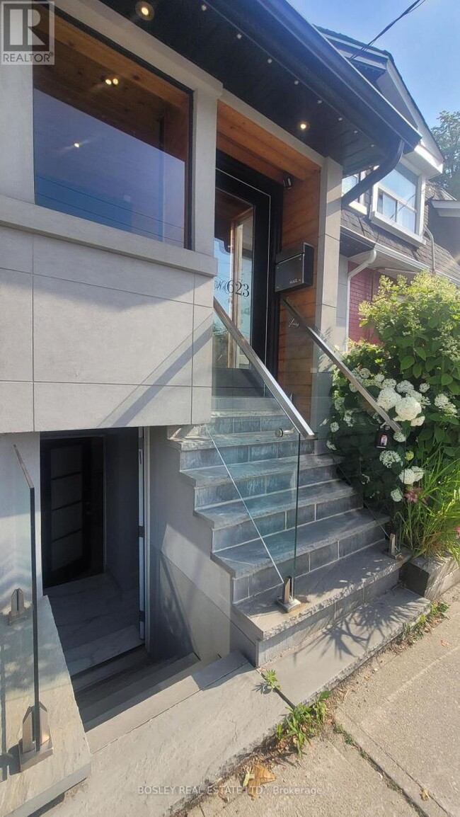 Photo - 623 Dupont St