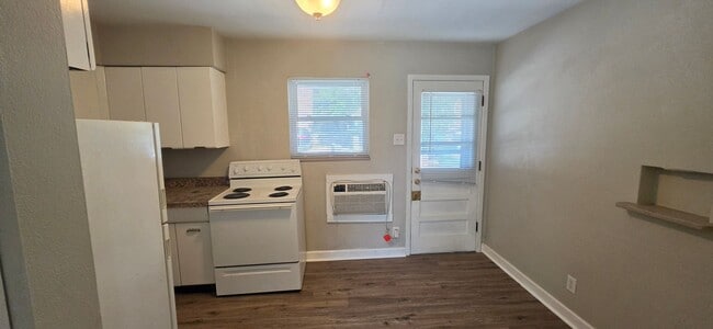 Photo - 735 Syracuse Ave Unidad 735-F Syracuse