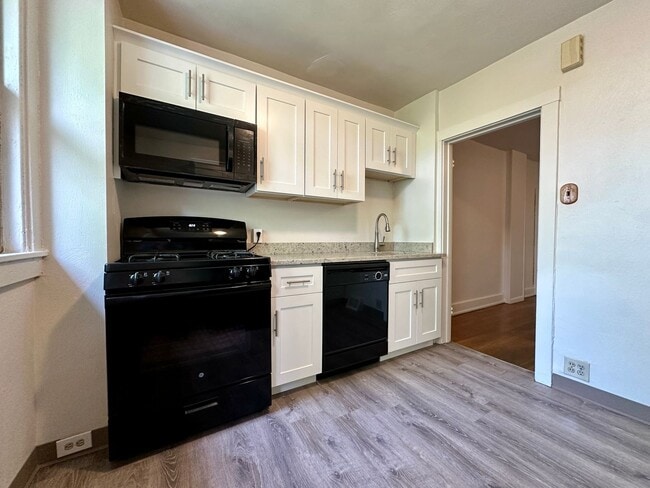 Photo - Charming 3 Bedroom Townhome with a Spacious Backyard & Covered Patio! Located in the Heart of Squ...