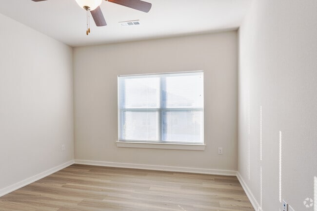 2BR, 2BA - 1142SF