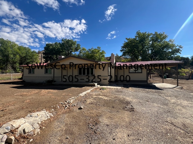 Building Photo - Gorgeous Home on almost an acre