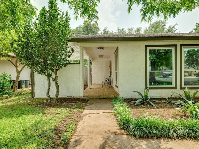 3203 Foster Ln