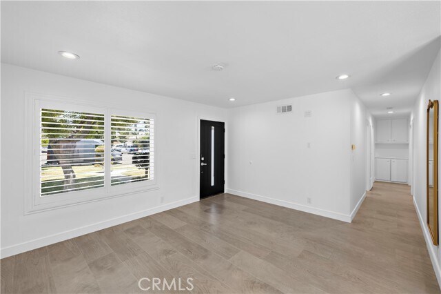 822 E Borchard Ave
