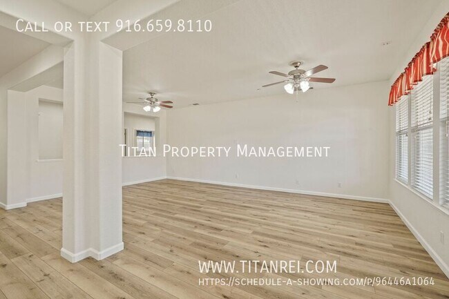 Photo - 951 Vauxhall Ave