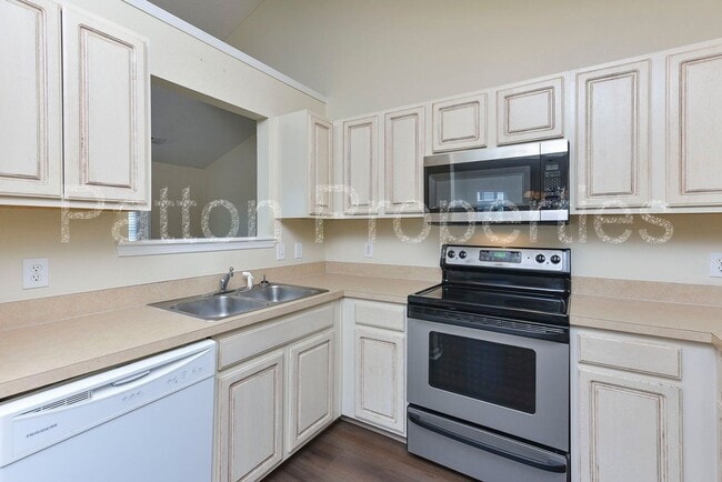 Photo - 295 Legend Oaks Dr