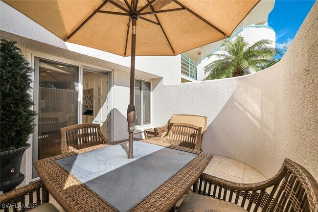 Photo - 355 Park Shore Dr Unidad 1-114