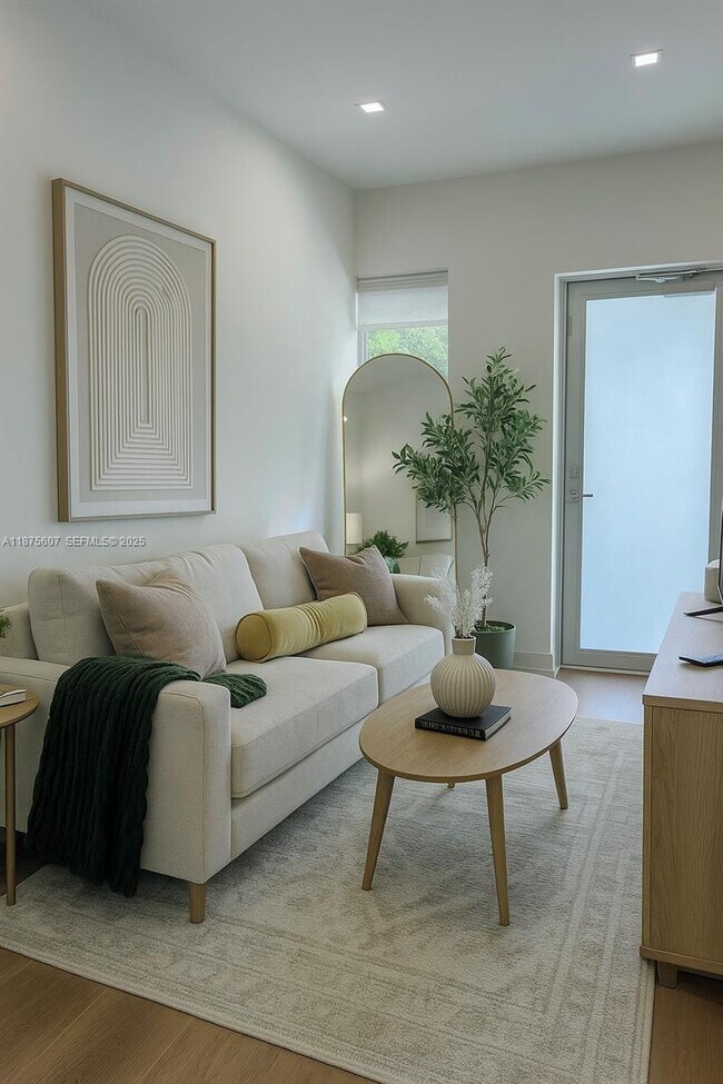 Building Photo - 1535 West Ave Unit 7