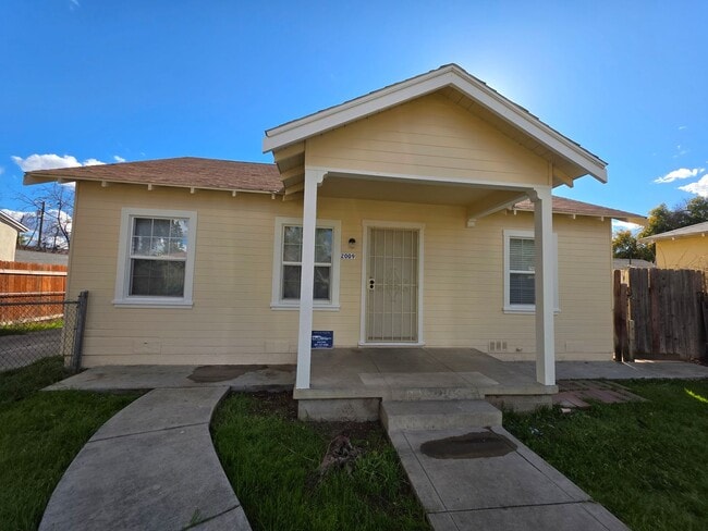 Building Photo - 2009 Oregon St Unit 1