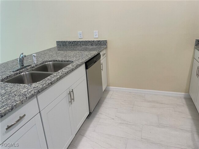 Photo - 533 SE 6th Pl