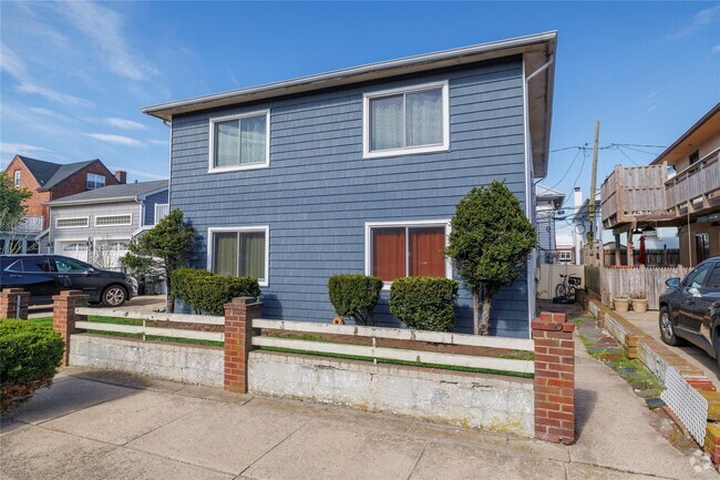 Building Photo - 105 Belmont Ave Unit garden Rental