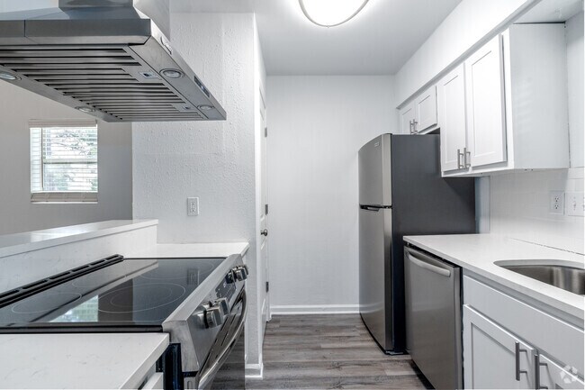 1BR, 1BA-764 SF
