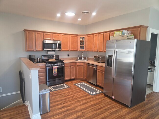 Building Photo - 2557 W Superior St Unit 2