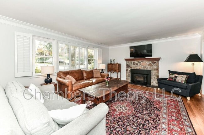 Photo - 3061 N Oakland St