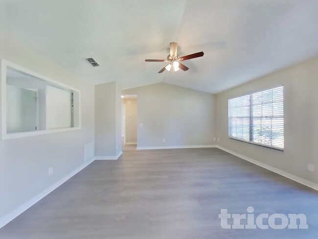 Photo - 1715 Farm Way