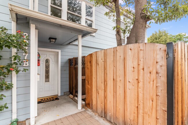 Photo - 2037 Clinton Ave Unit B