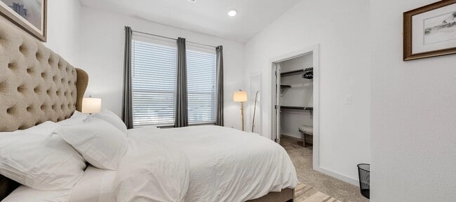 Photo - 10030 Garland Rd Unidad 0204