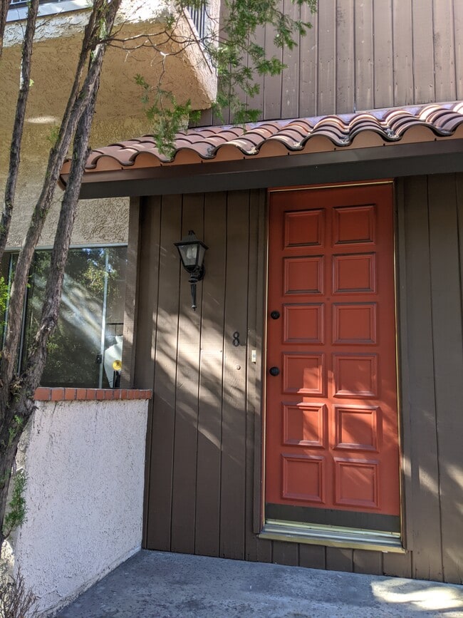 Building Photo - Grismer Unit #8, 8