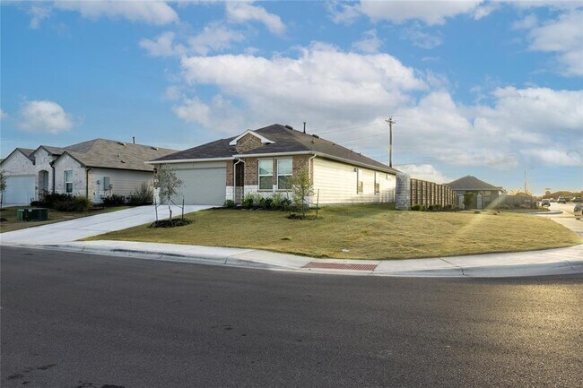 Photo - 401 Abbey Ln