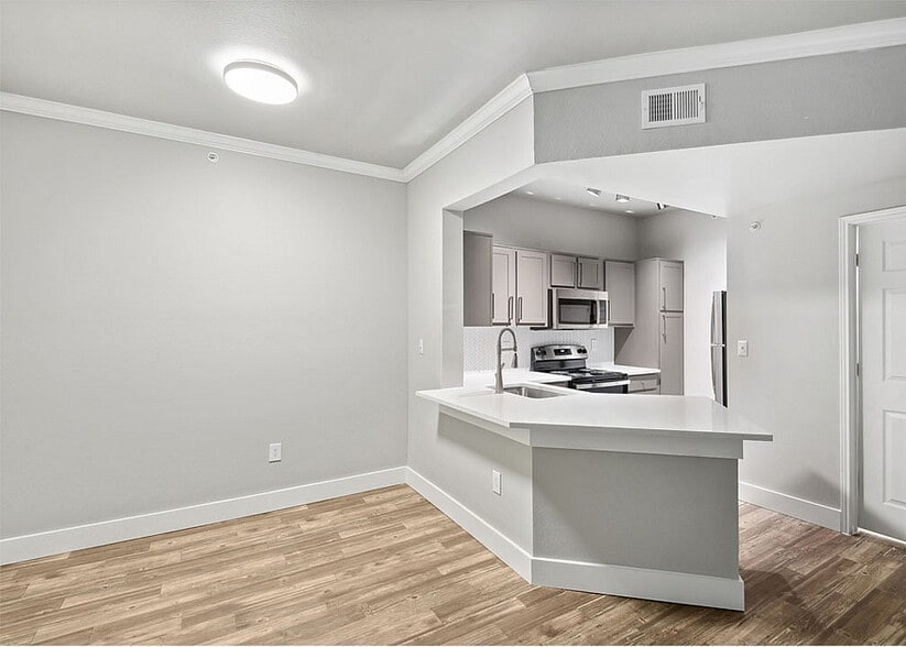 Saratoga Ridge Apartments Austin TX Kitchen & Dining Room