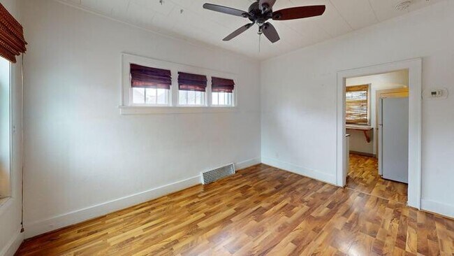 Photo - 205 3rd Ave NE