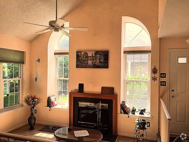 Building Photo - 605 Saxony Dr Unit 605 Rental