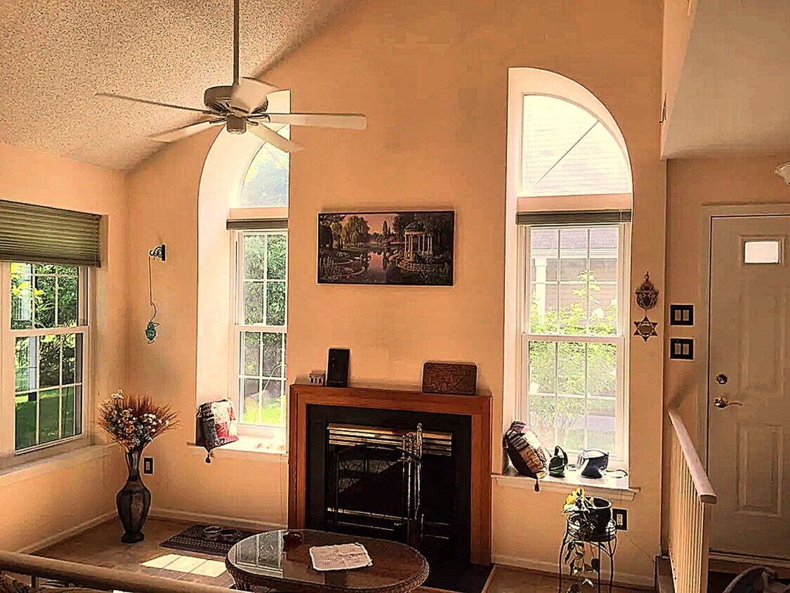 Sunroom - 605 Saxony Dr (Mount Laurel, NJ)