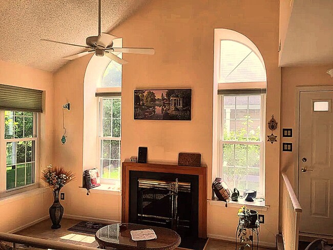 Sunroom - 605 Saxony Dr Apartment