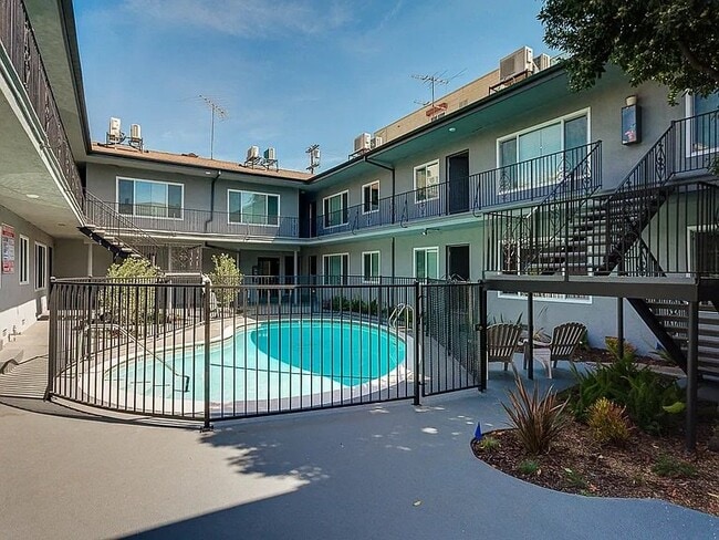 Photo - 5427 Carlton Way Unidad 3