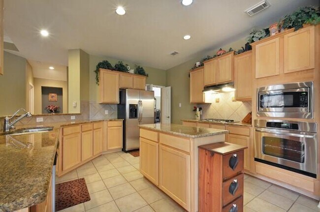 Photo - 1302 Hunter Ace Way