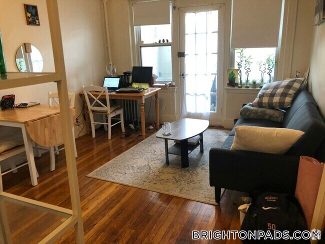 Building Photo - 1630 Commonwealth Ave Unit 1 Rental