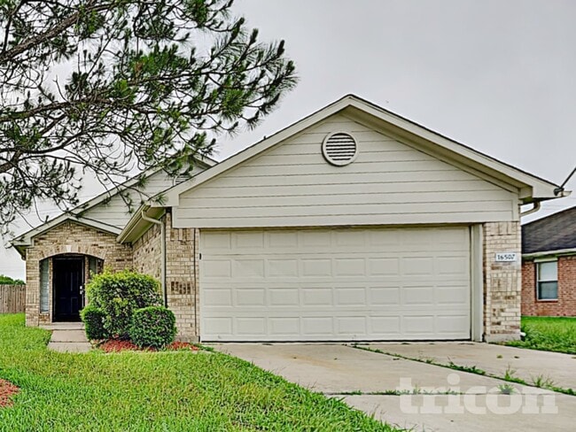 Building Photo - 16507 Lazy Ridge Rd