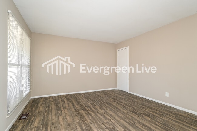 Photo - 3010 Matlock Dr