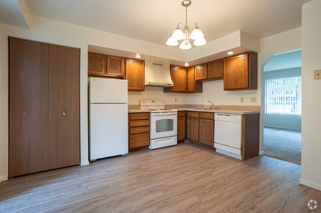 2 BR, 1 BA - 900 sf
