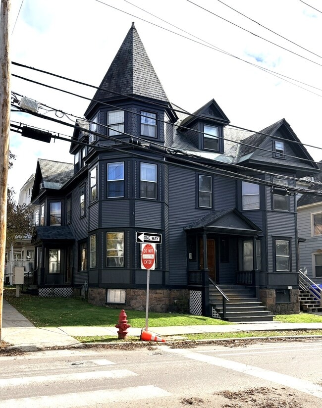 Building Photo - 55 Buell St Unit 8