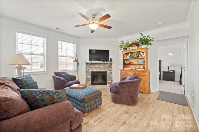 Photo - 758 Latrobe Dr House