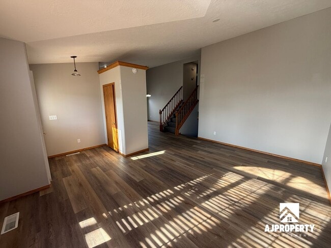 Photo - 911 S Colleen Ln