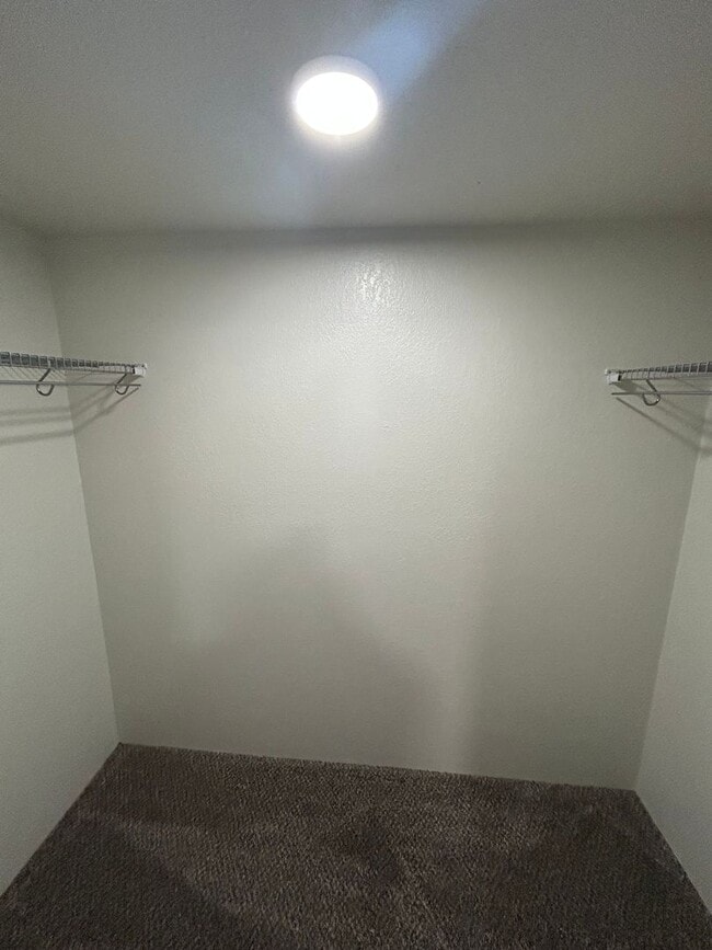 Photo - Spacious 2 bedroom, 1 bath apartment - Be Home TODAY! Unidad 20