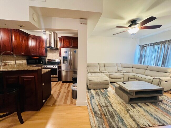 Photo - 96 W 18th St