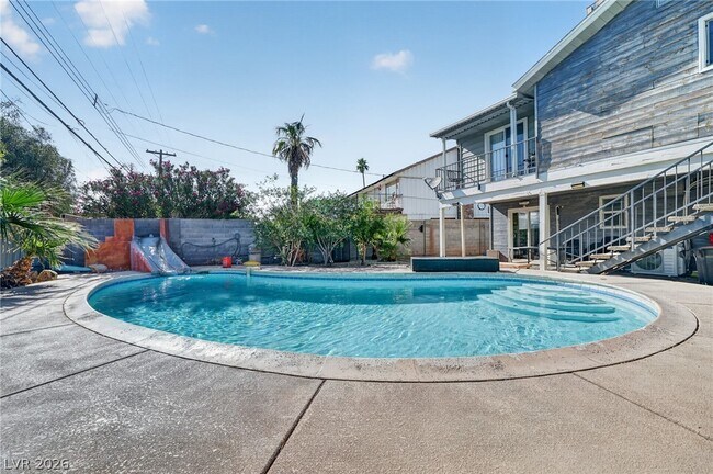 Photo - 3001 Merritt Ave