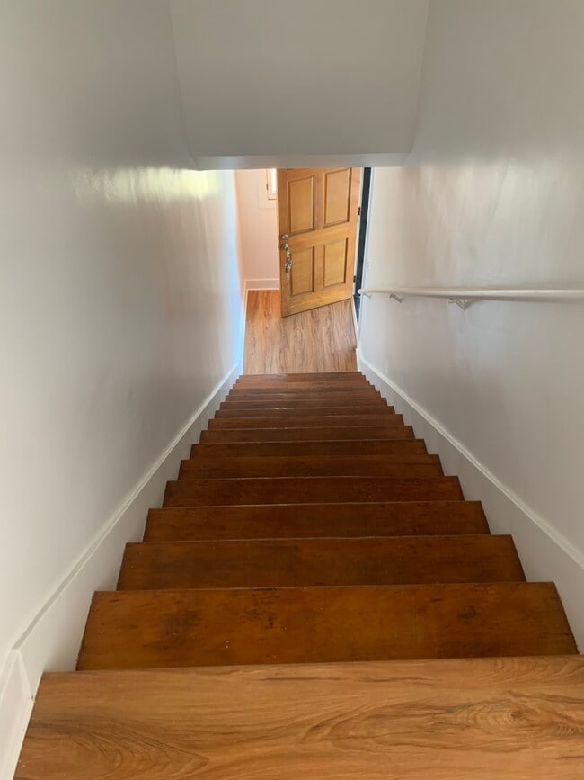 Second floor unit - 1113 Mohawk st.