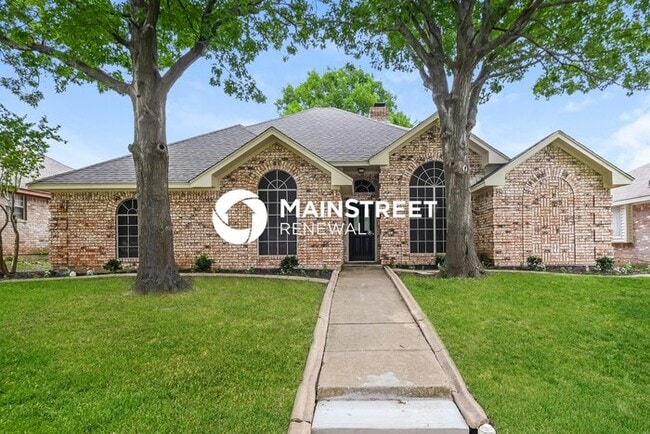 Building Photo - 4 Bedroom Pet-Friendly Home in Lancaster, TX with Main Street Renewal