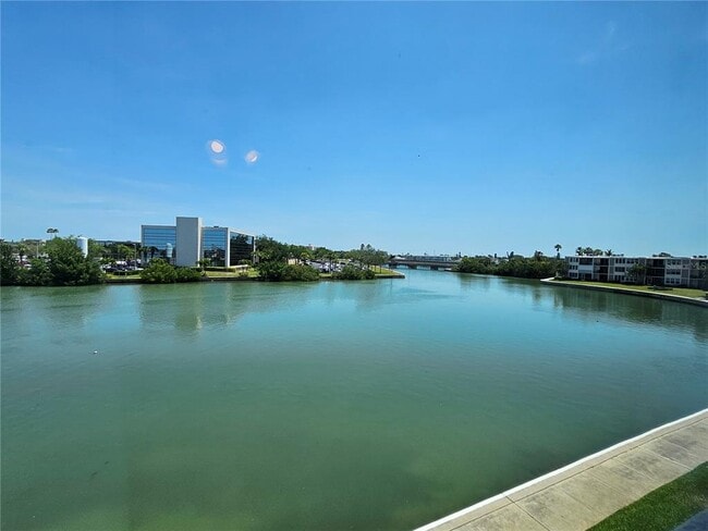 Building Photo - 7425 Bay Island Dr S Unit 303