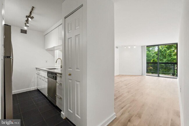 Photo - 601 24th St NW Unit 306