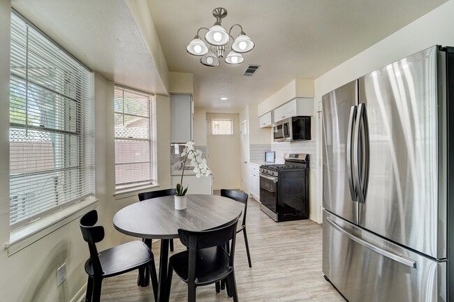 Building Photo - 8851 Alcott Dr